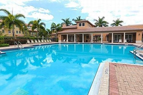 1109 SW 147 TE # 6, Hollywood, FL 33027