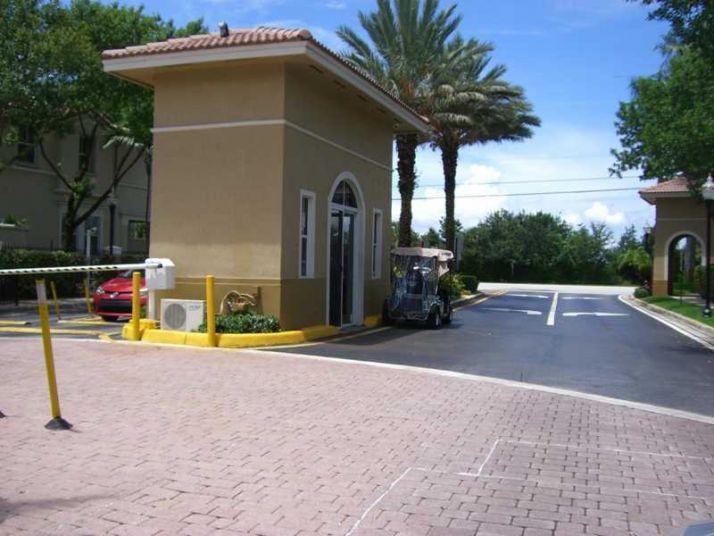 4036 SW 158 AV # 61, Hollywood, FL 33027