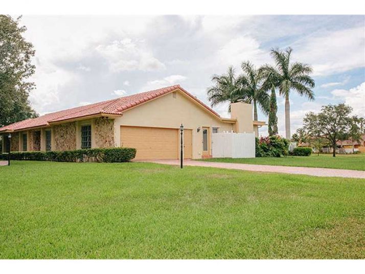 11889 SW 44 ST, Fort Lauderdale, FL 33330