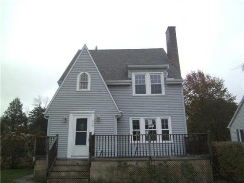225 N Downey St, Walcott, IA 52773