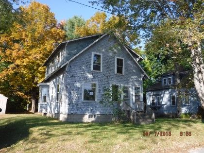 9 School St, Mechanic Falls, ME 04256