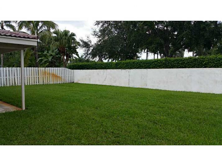 611 SW 178 WY, Hollywood, FL 33029
