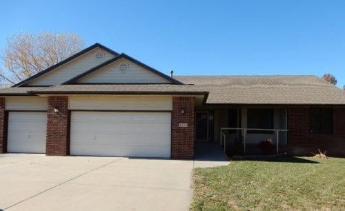 2513 N Parkridge Circle, Wichita, KS 67205