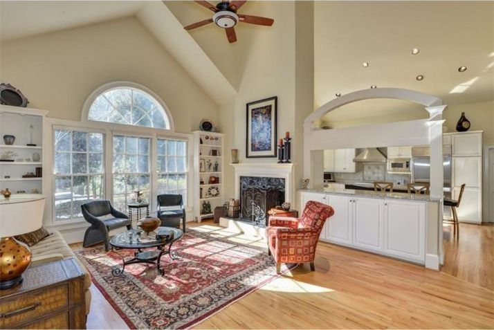 4242 W Club Lane Ne, Atlanta, GA 30319