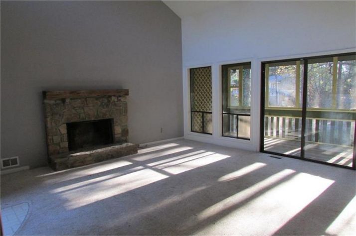 3803 Ivey Lane Sw, Lilburn, GA 30047