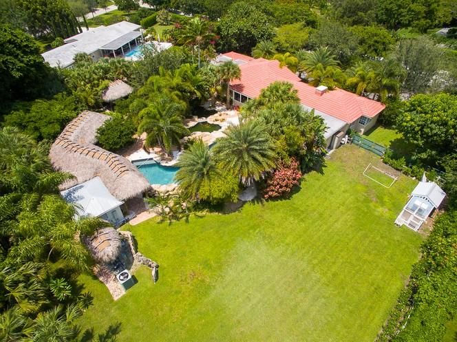 6160 CHAPMAN FIELD DR, Miami, FL 33156