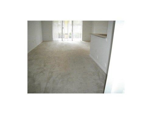 2524 CENTERGATE DR # 103, Hollywood, FL 33025