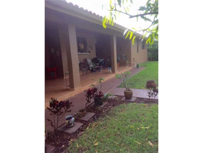 9729 NW 27 TE, Miami, FL 33172