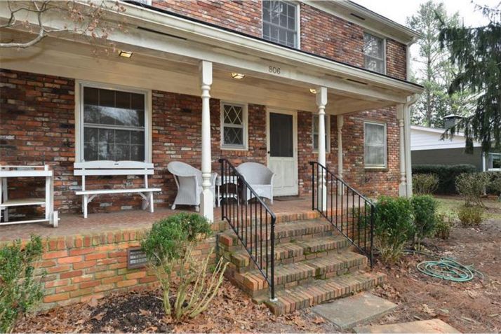 806 Castle Falls Drive Ne, Atlanta, GA 30329