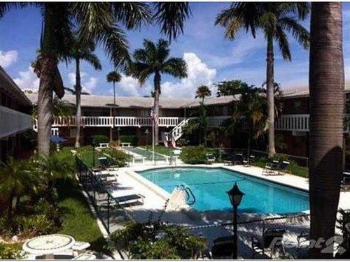 160 NE 8 AV # 16A, Hallandale, FL 33009