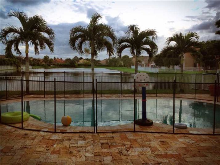 19050 SW 7th St, Hollywood, FL 33029