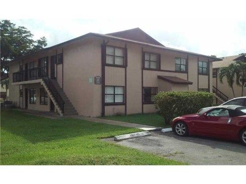 2715 W 66th St # 11-21, Hialeah, FL 33016