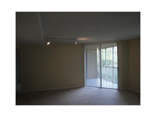 4005 W MCNAB RD # 207C, Pompano Beach, FL 33069