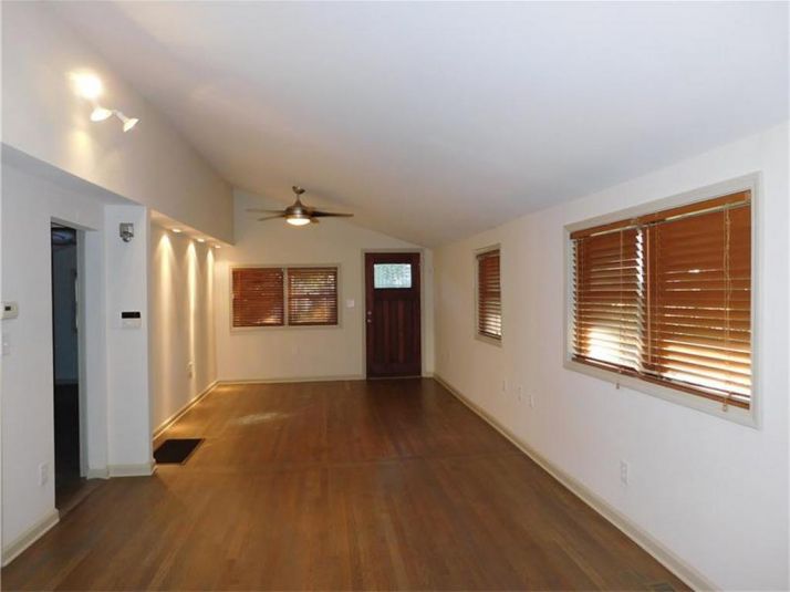 677 Nw Holmes Street Nw, Atlanta, GA 30318