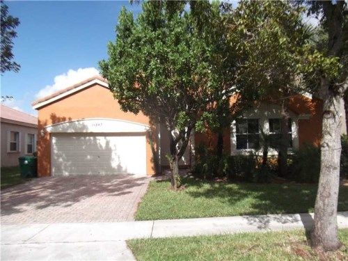 15843 SW 52nd St, Hollywood, FL 33027