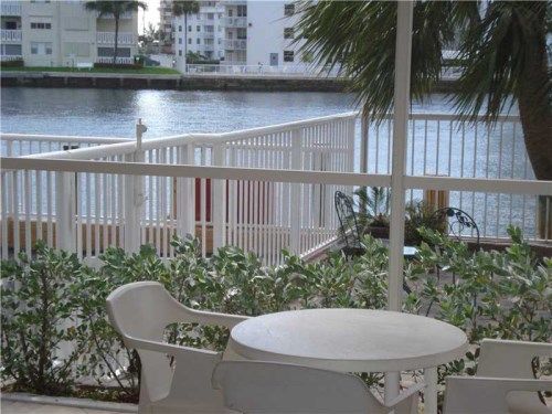 121 Golden Isles Dr # G-2, Hallandale, FL 33009