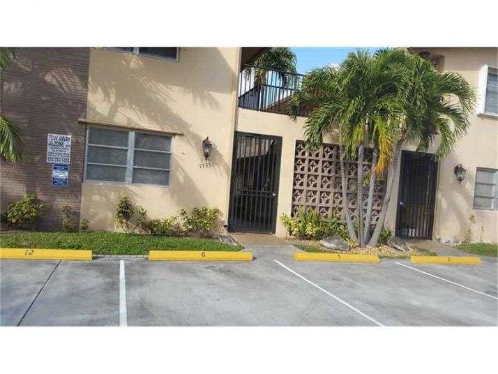 1733 Mayo St # 15, Hollywood, FL 33020
