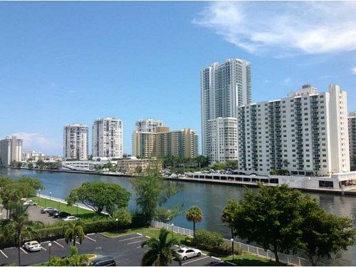 600 PARKVIEW DR # 619, Hallandale, FL 33009