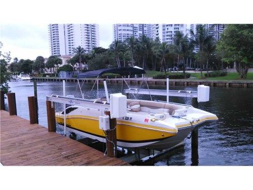 391 HOLIDAY DR, Hallandale, FL 33009