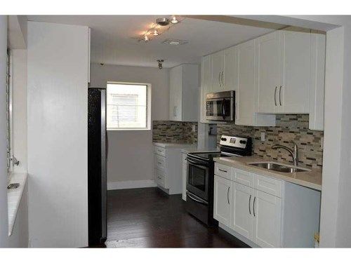 6816 SW 11th St, Hollywood, FL 33023