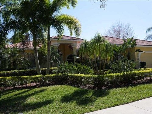 302 Egret Ln, Fort Lauderdale, FL 33327