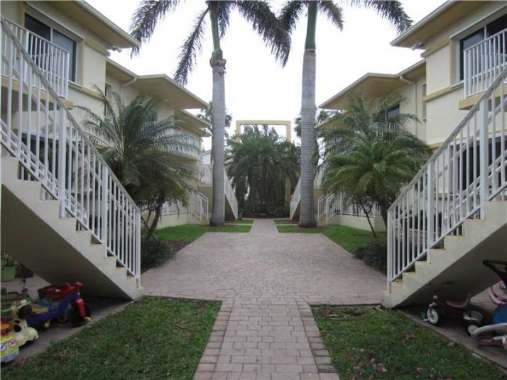 1152 99th St # 8, Miami Beach, FL 33154