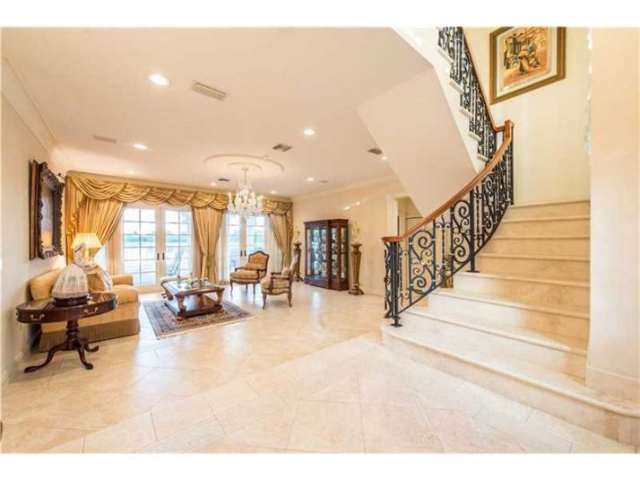 5023 NW 94 Doral Pl, Miami, FL 33178