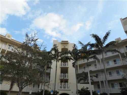 3500 Oaks Clubhouse Dr # 311, Pompano Beach, FL 33069