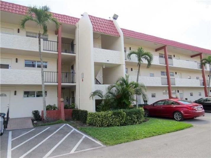 9511 N Hollybrook Lake Dr # 204, Hollywood, FL 33025