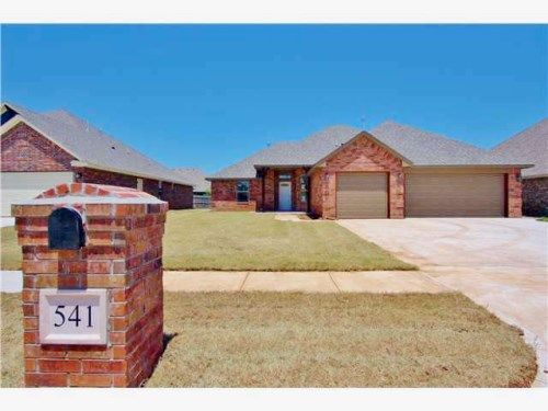 541 W Pine Rose Court Way, Mustang, OK 73064