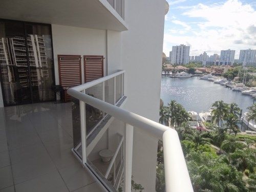 3610 Yacht Club Dr # 912, Miami, FL 33180