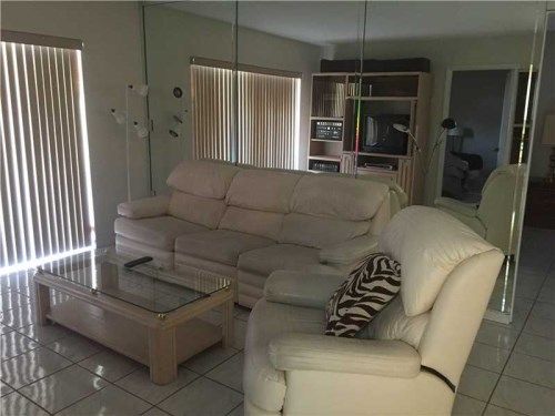 2924 Collins Ave # 302, Miami Beach, FL 33140