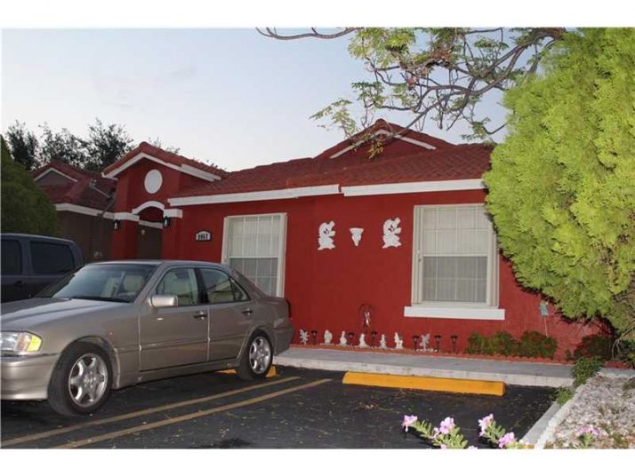 9067 NW 121st St # 95, Hialeah, FL 33018