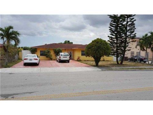 810 W 74th St, Hialeah, FL 33014