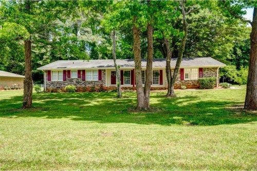 1656 Corinth Circle, Stone Mountain, GA 30087