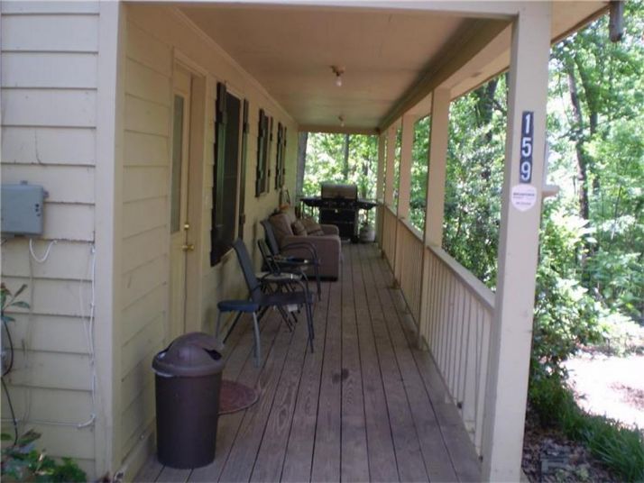 159 W Lake Drive, Roswell, GA 30075