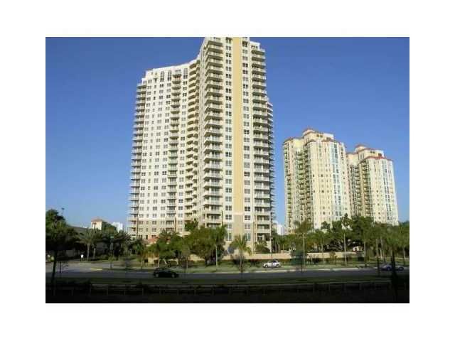 19501 W COUNTRY CLUB DR # 811, Miami, FL 33180