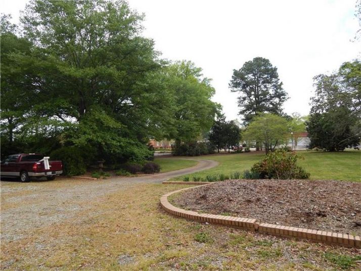 1557 South Broad Street, Commerce, GA 30529