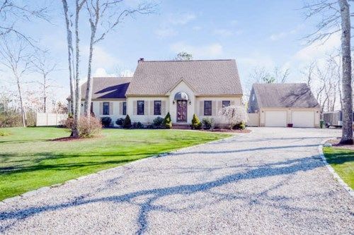 5 Pierre Vernier Dr, Sandwich, MA 02563