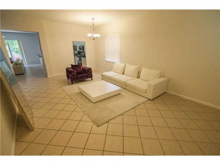 833 Tulip Cir, Fort Lauderdale, FL 33327