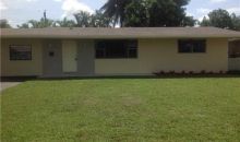 2713 Tarpon Dr Hollywood, FL 33023
