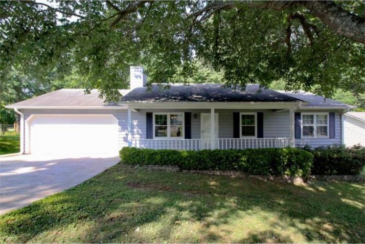 5615 Pinewood Drive, Flowery Branch, GA 30542