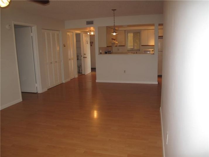 201 NW 7th St # 105, Miami, FL 33136