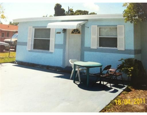 2342 Raleigh St, Hollywood, FL 33020