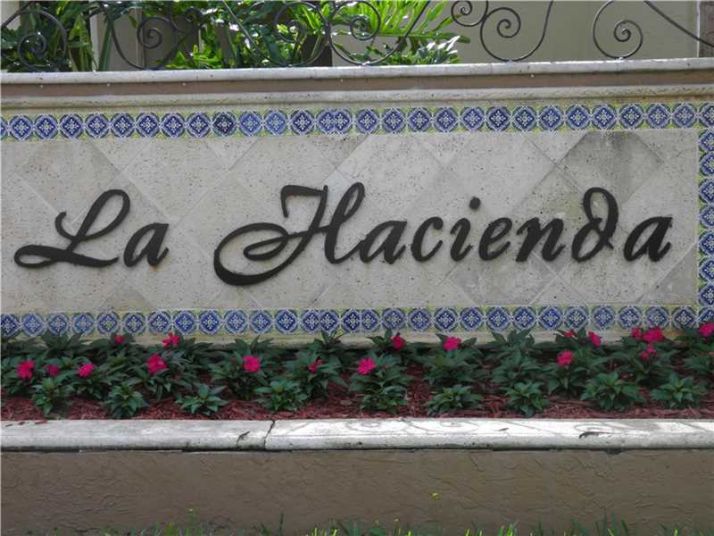 18342 NW 68th Ave # F, Hialeah, FL 33015