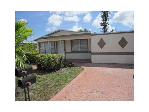 2438 Thomas, Hollywood, FL 33020