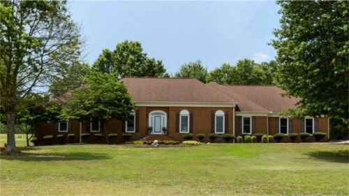 1352 Green Turf Drive, Snellville, GA 30078