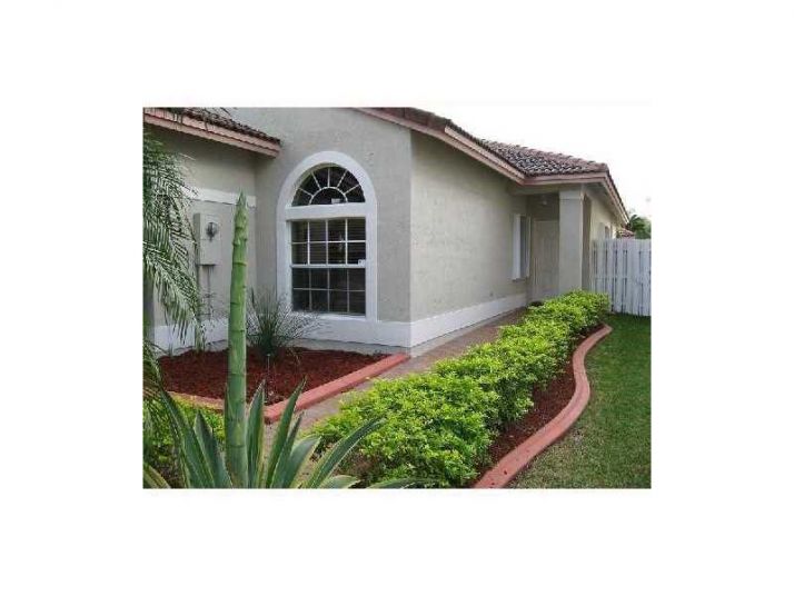 19224 NW 14th St, Hollywood, FL 33029