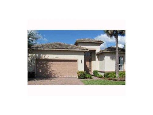 19101 Seneca Ave, Fort Lauderdale, FL 33332