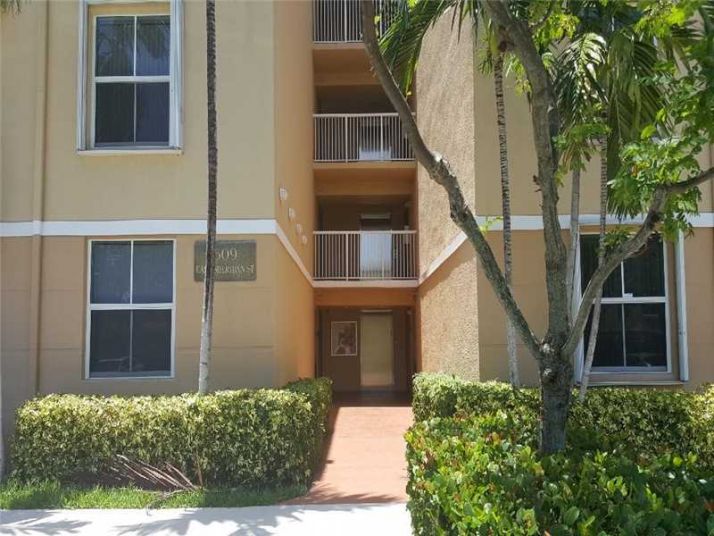 609 E Sheridan St # 304, Dania, FL 33004